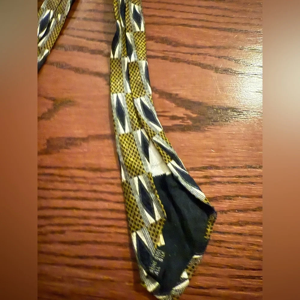 Vollorei 100% silk Geometric Patterned Tie
